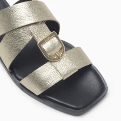 Sandalias a pie Dorado Nika